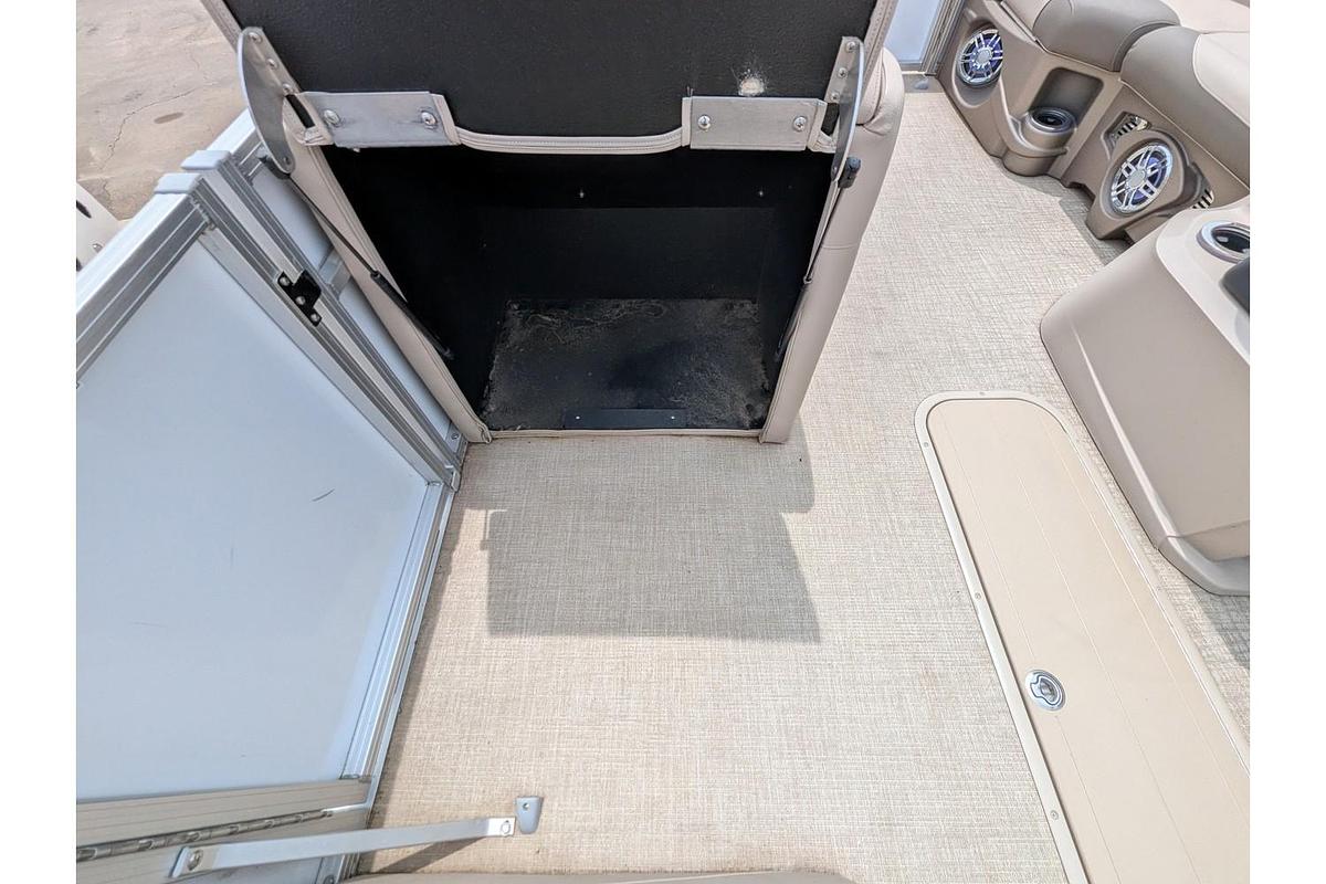 Used 2022 Avalon 2285 LSZ Cruise Rear Bench