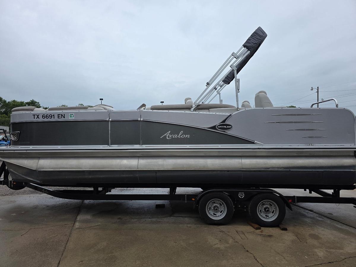 Used 2019 Avalon 2385 Catalina Rear Fish