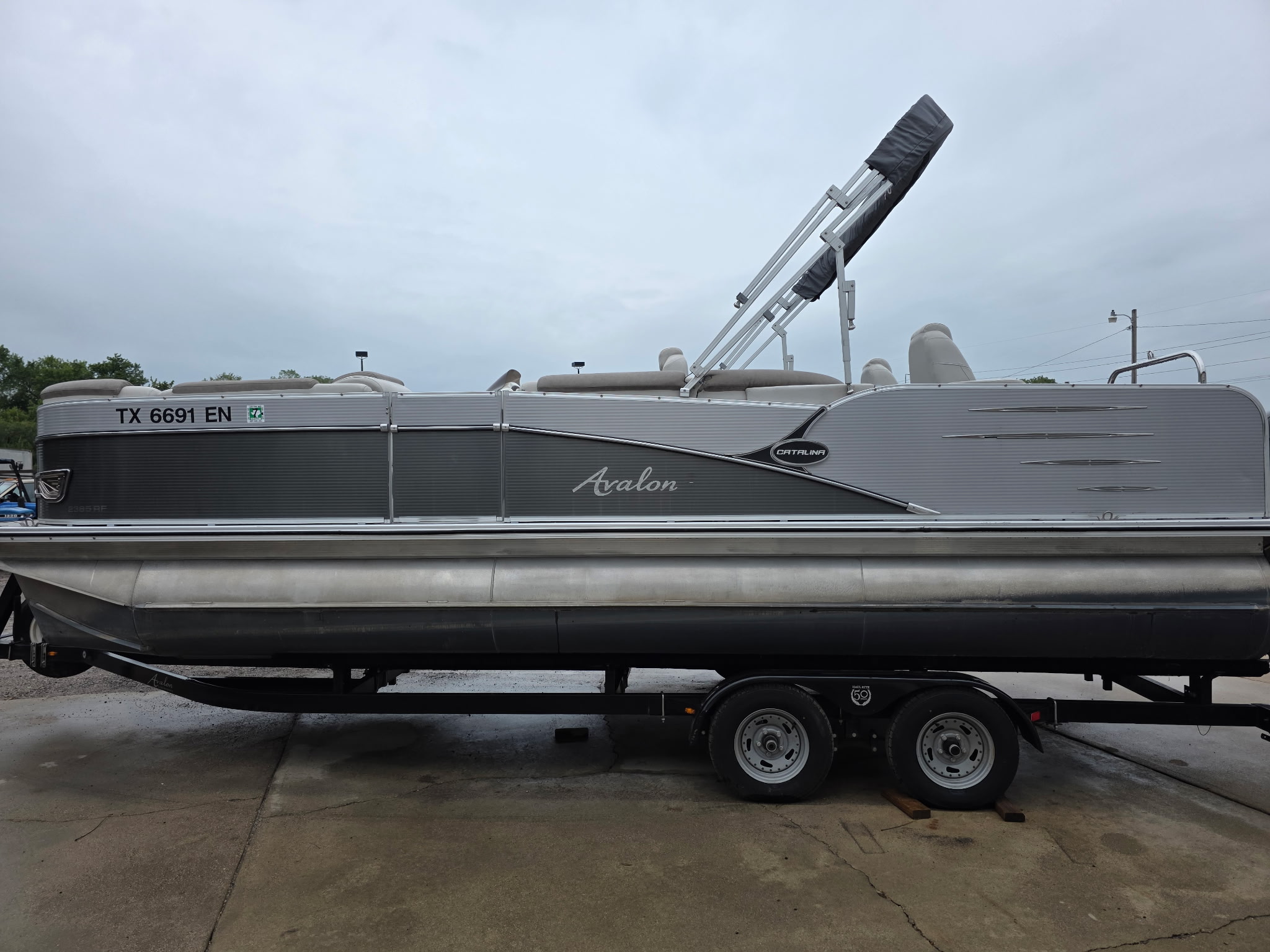 Used 2019 Avalon 2385 Catalina Rear Fish