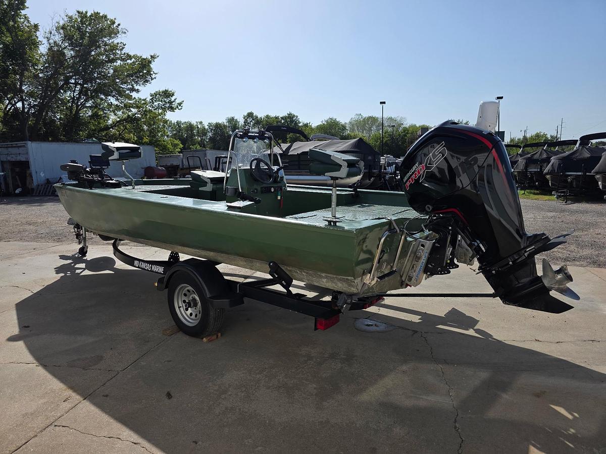 Used 2003 Lowe Roughneck