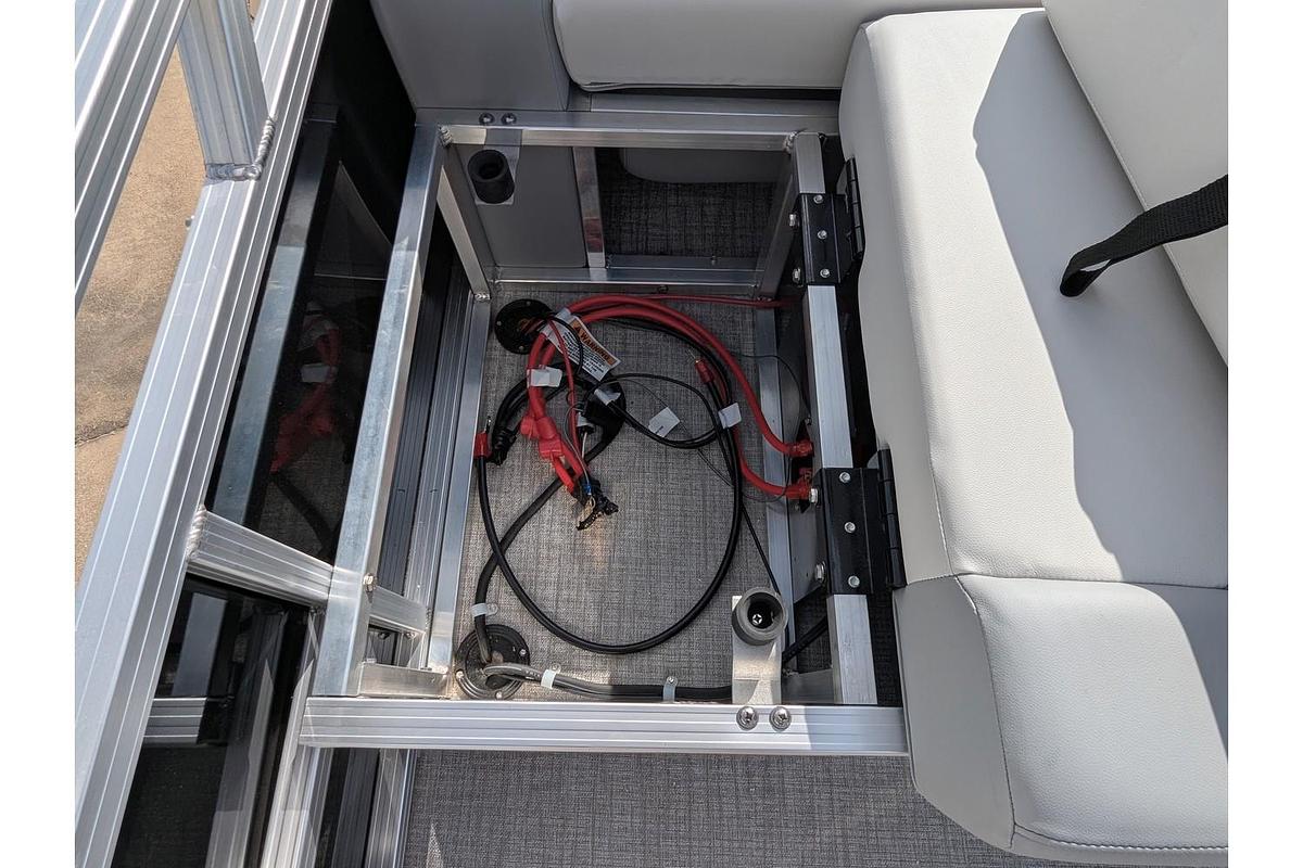 2026 Avalon 2385 Venture 85 Versatile Rear Bench