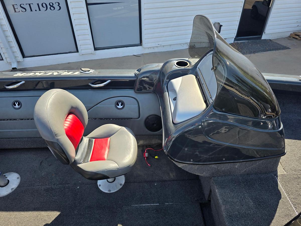 Used 2007 Tracker Tundra 18
