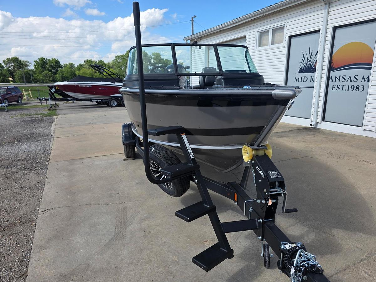 2027 Lund 1875 Impact XS Sport