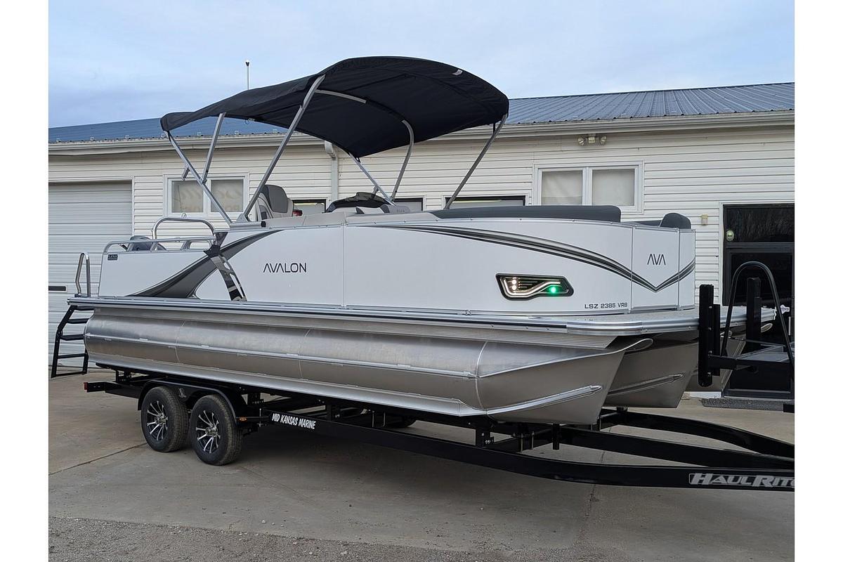 2026 Avalon 2385 LSZ Versatile Rear Bench