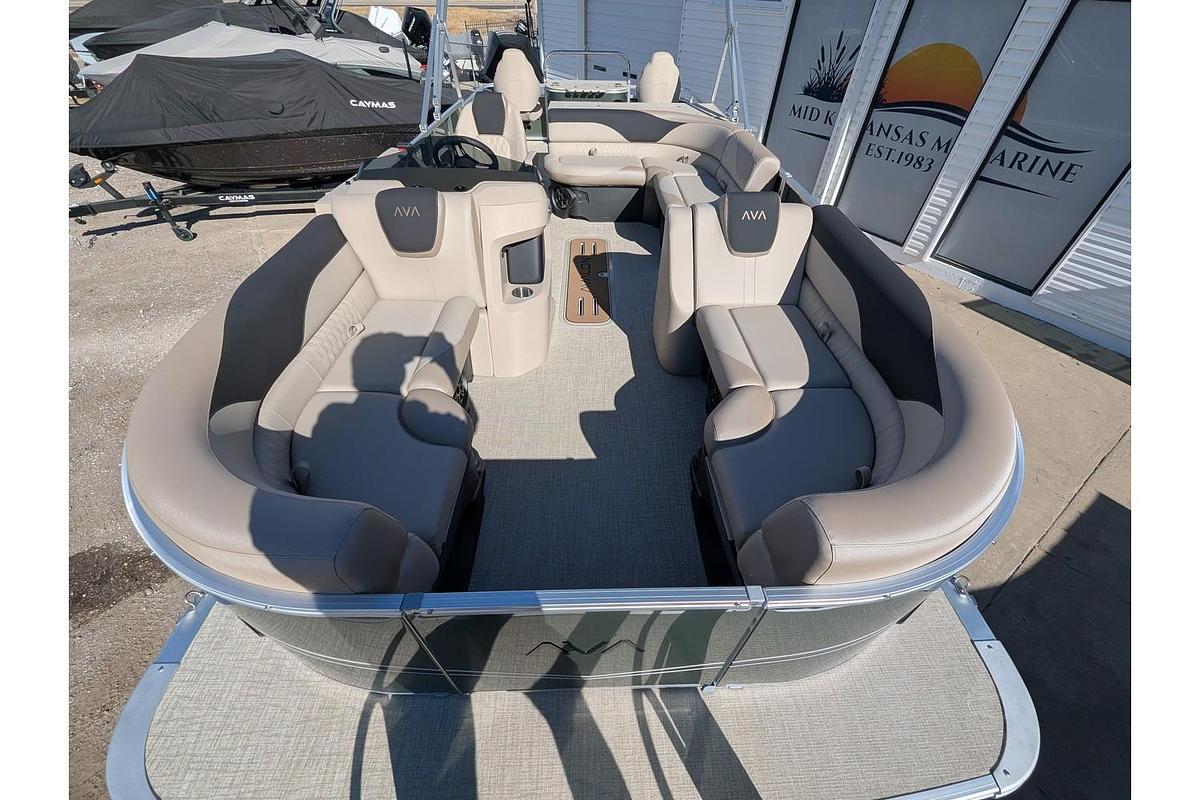 2026 Avalon 2385 LSZ Rear Fish