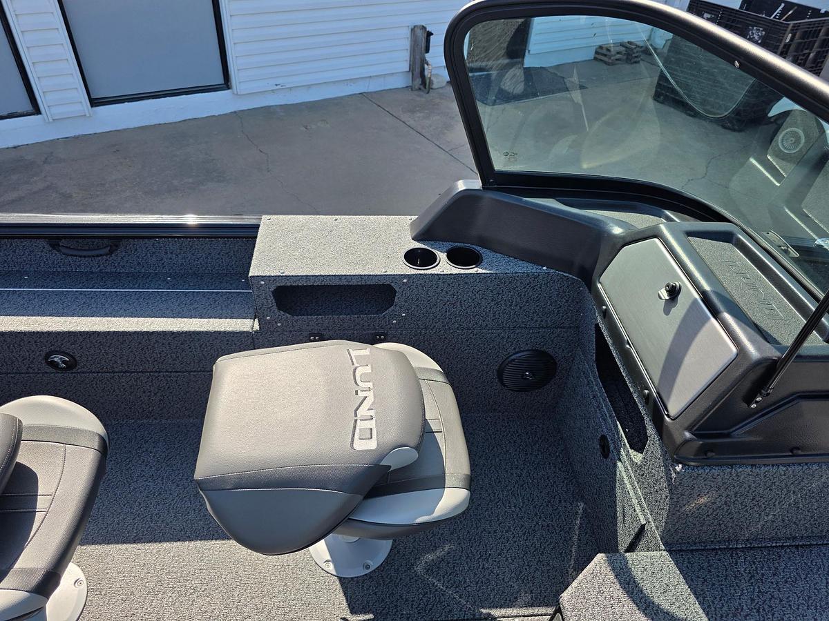 2027 Lund 1875 Impact XS Sport