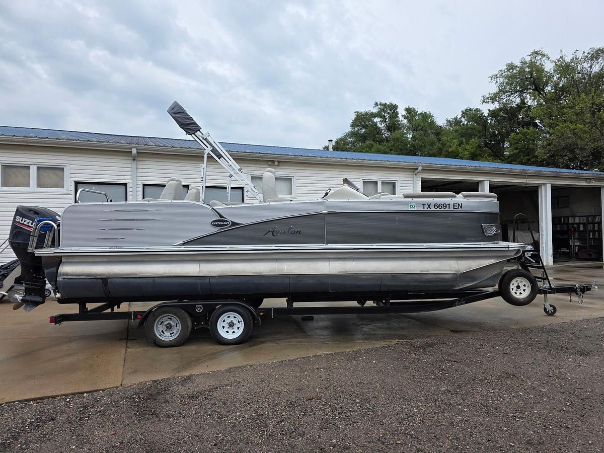 Used 2019 Avalon 2385 Catalina Rear Fish