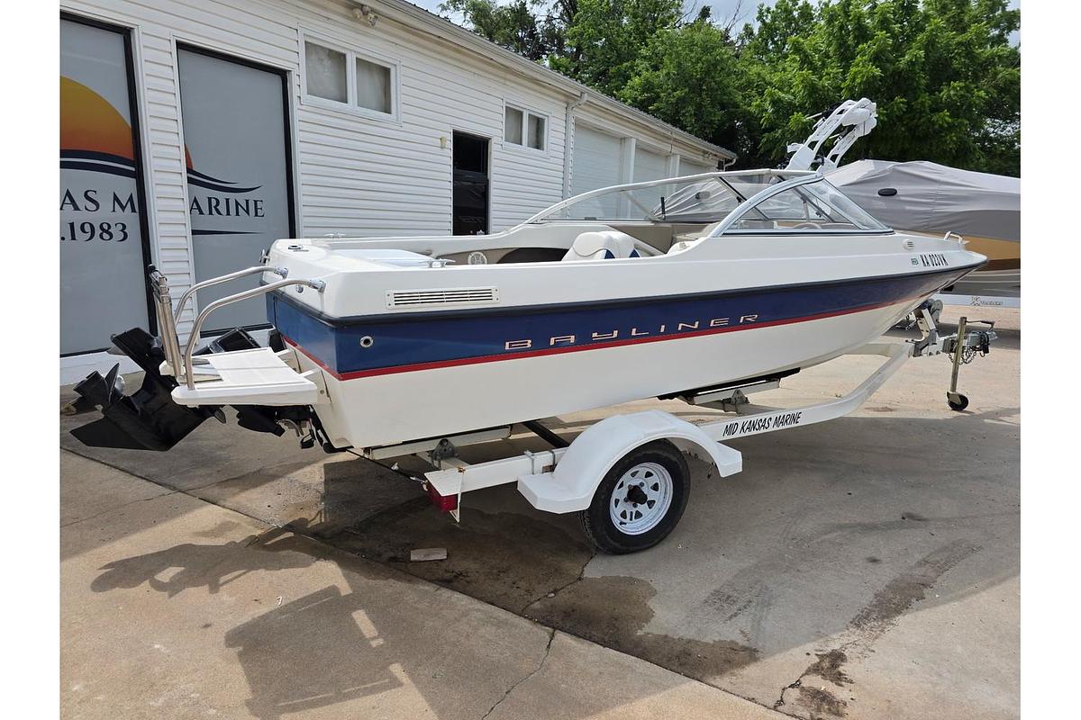 Used 2004 Bayliner 195 Capri