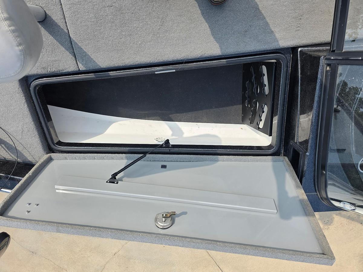 Used 2023 Caymas DV 22