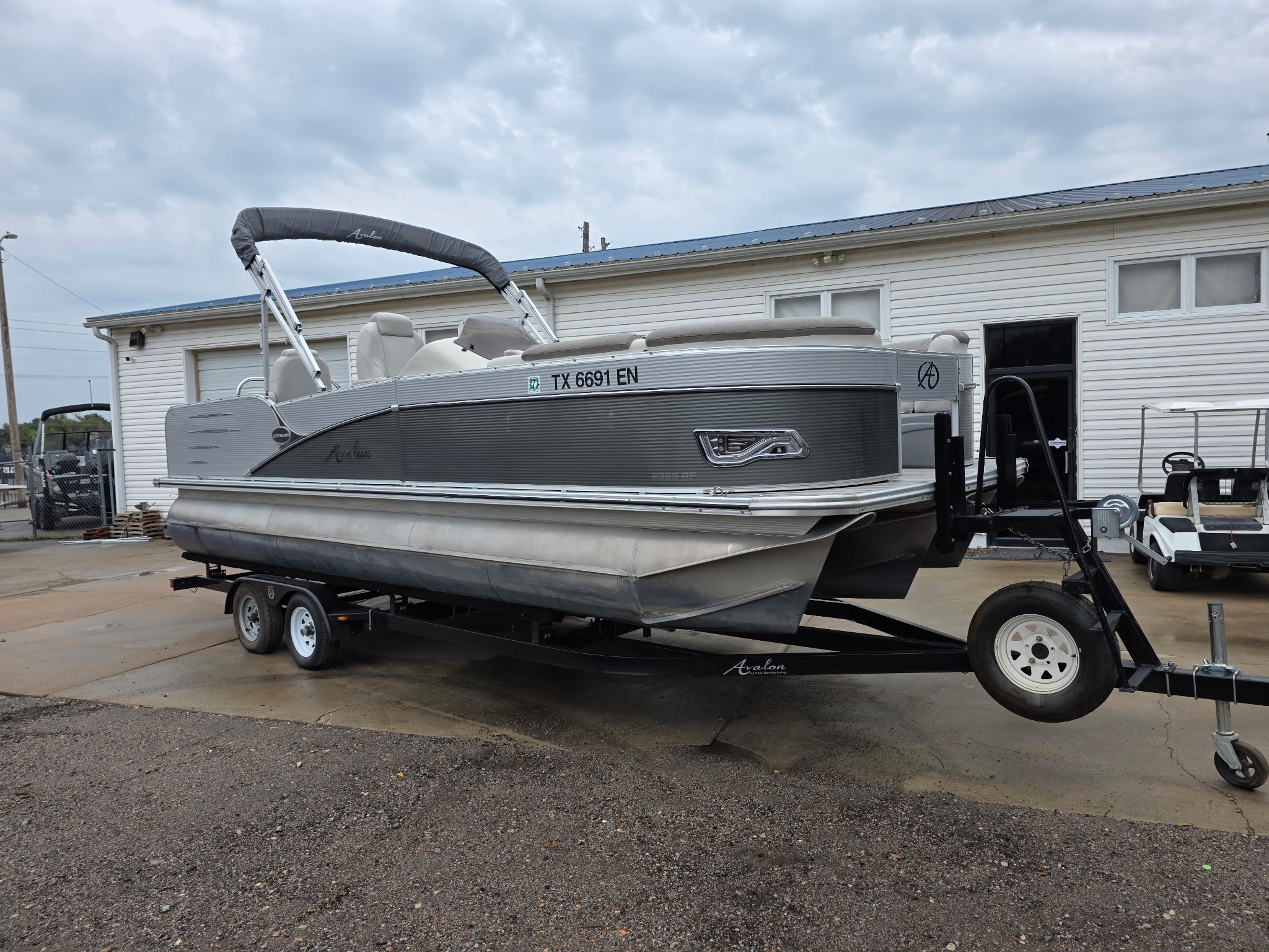 Used 2019 Avalon 2385 Catalina Rear Fish