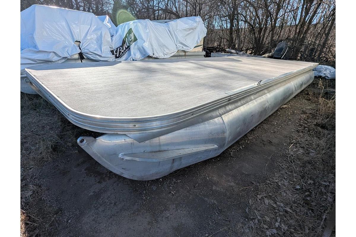 Used 2005 Sun Tracker Party Barge 22 Regency