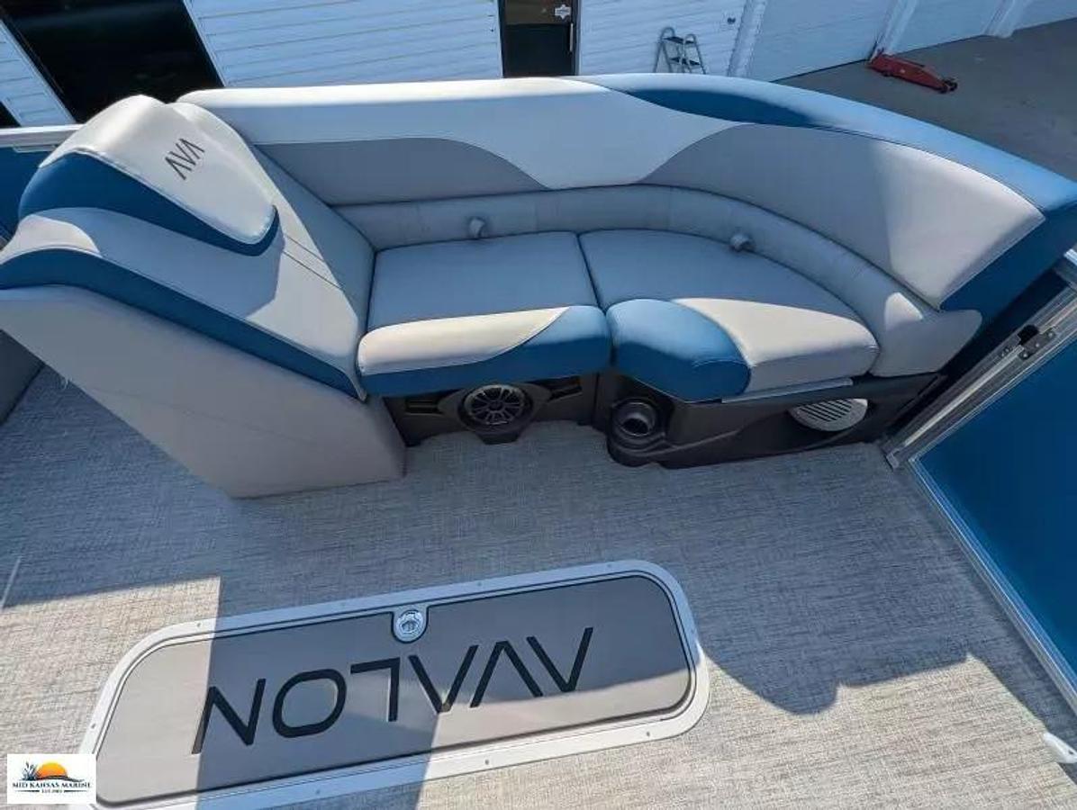 2026 Avalon 2185 LSZ Cruise Rear Bench Tritoon