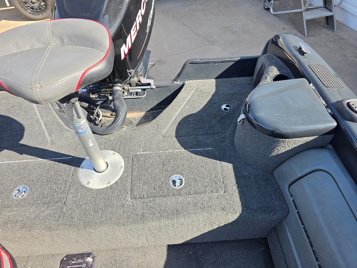Used 2007 Tracker Tundra 18