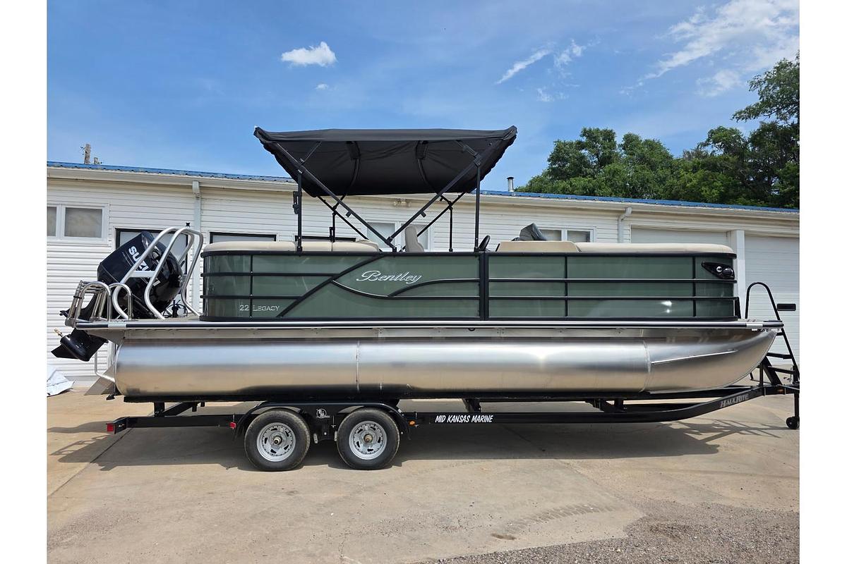 2026 Bentley Pontoons Legacy 223 Navigator Tritoon