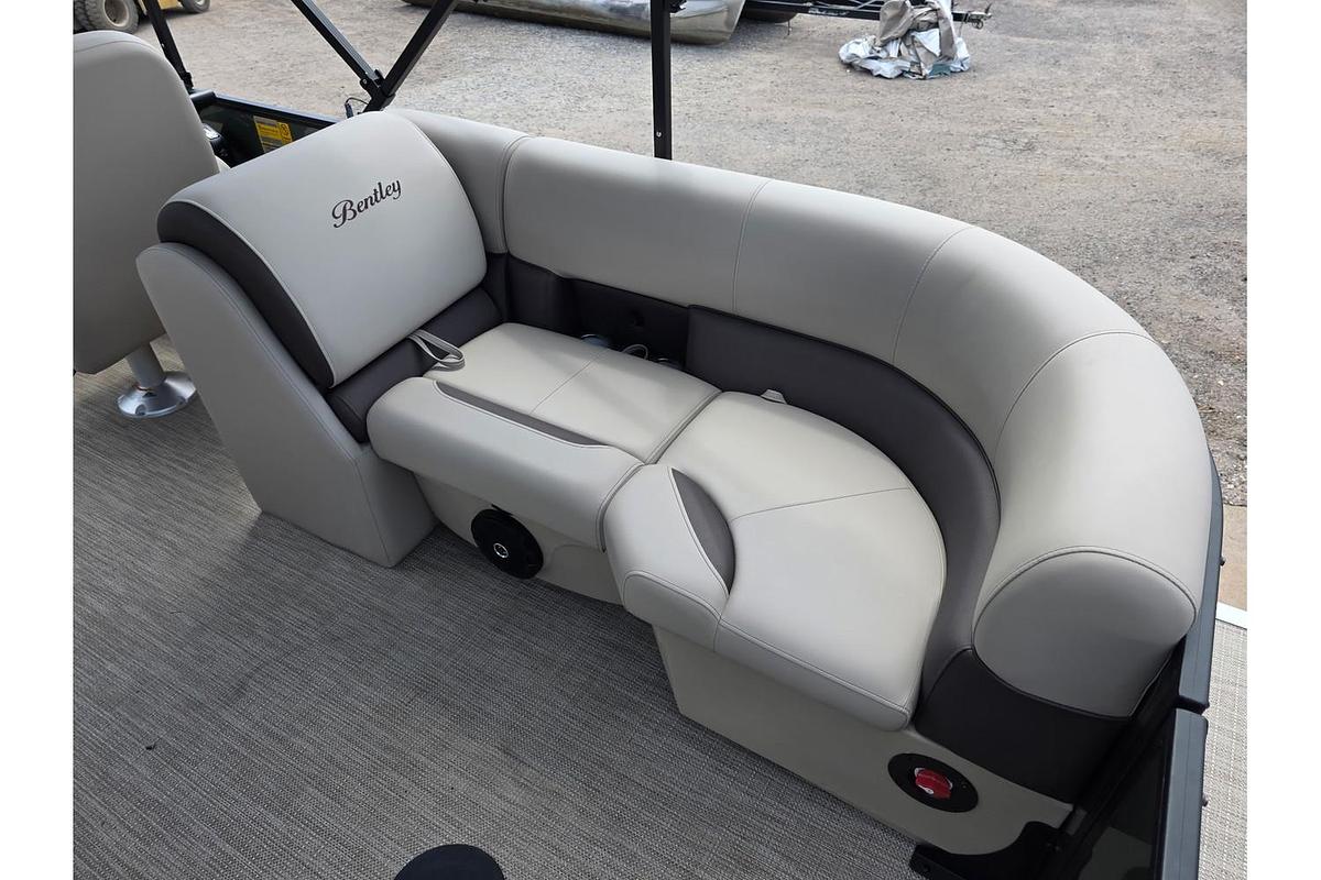2026 Bentley Pontoons Legacy 223 Navigator Tritoon