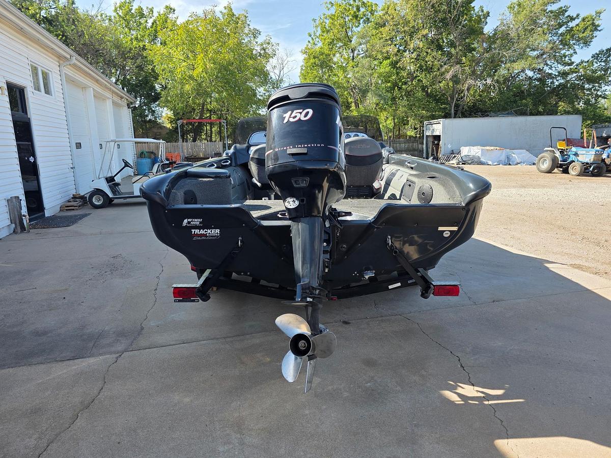 Used 2007 Tracker Tundra 18