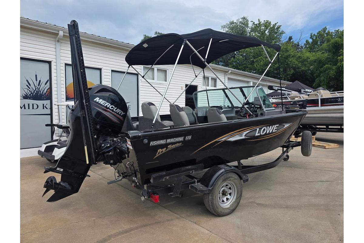 Used 2014 Lowe Fishing Machine 17