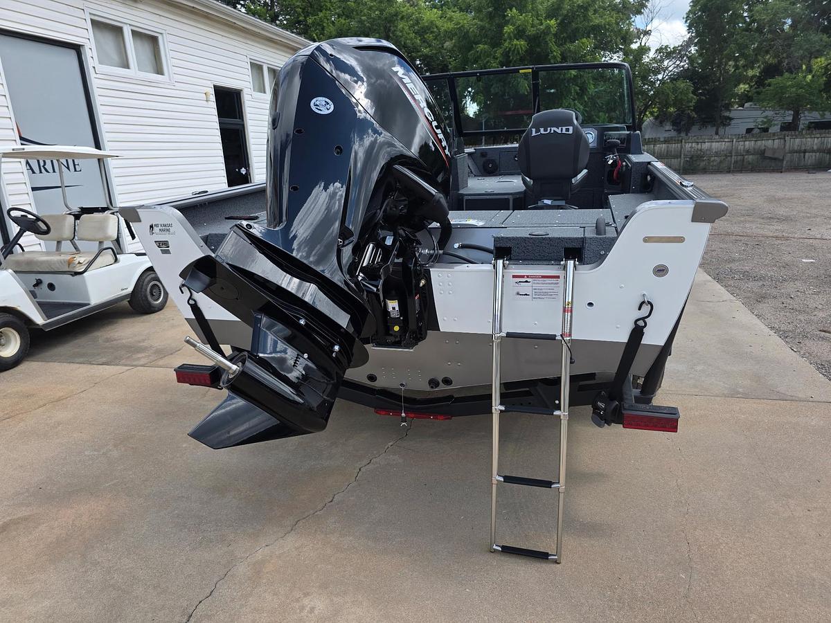 2027 Lund 1775 Impact XS Sport