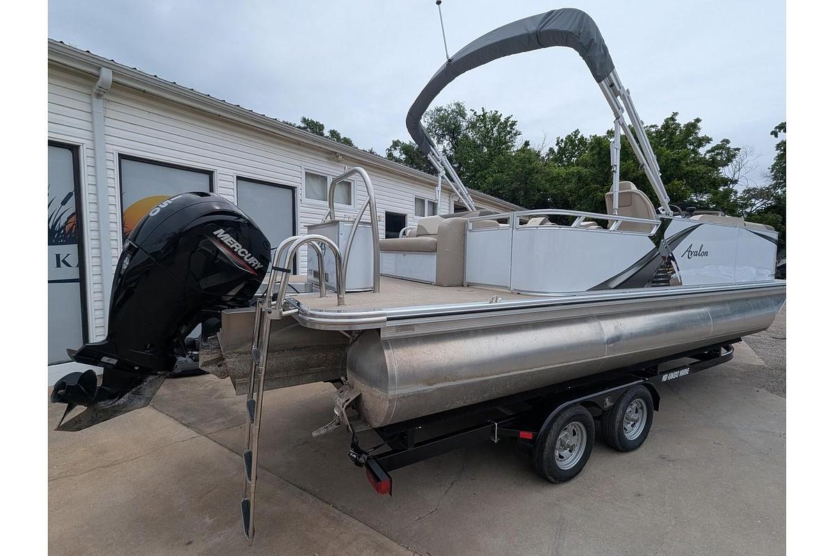 Used 2022 Avalon 2285 LSZ Cruise Rear Bench