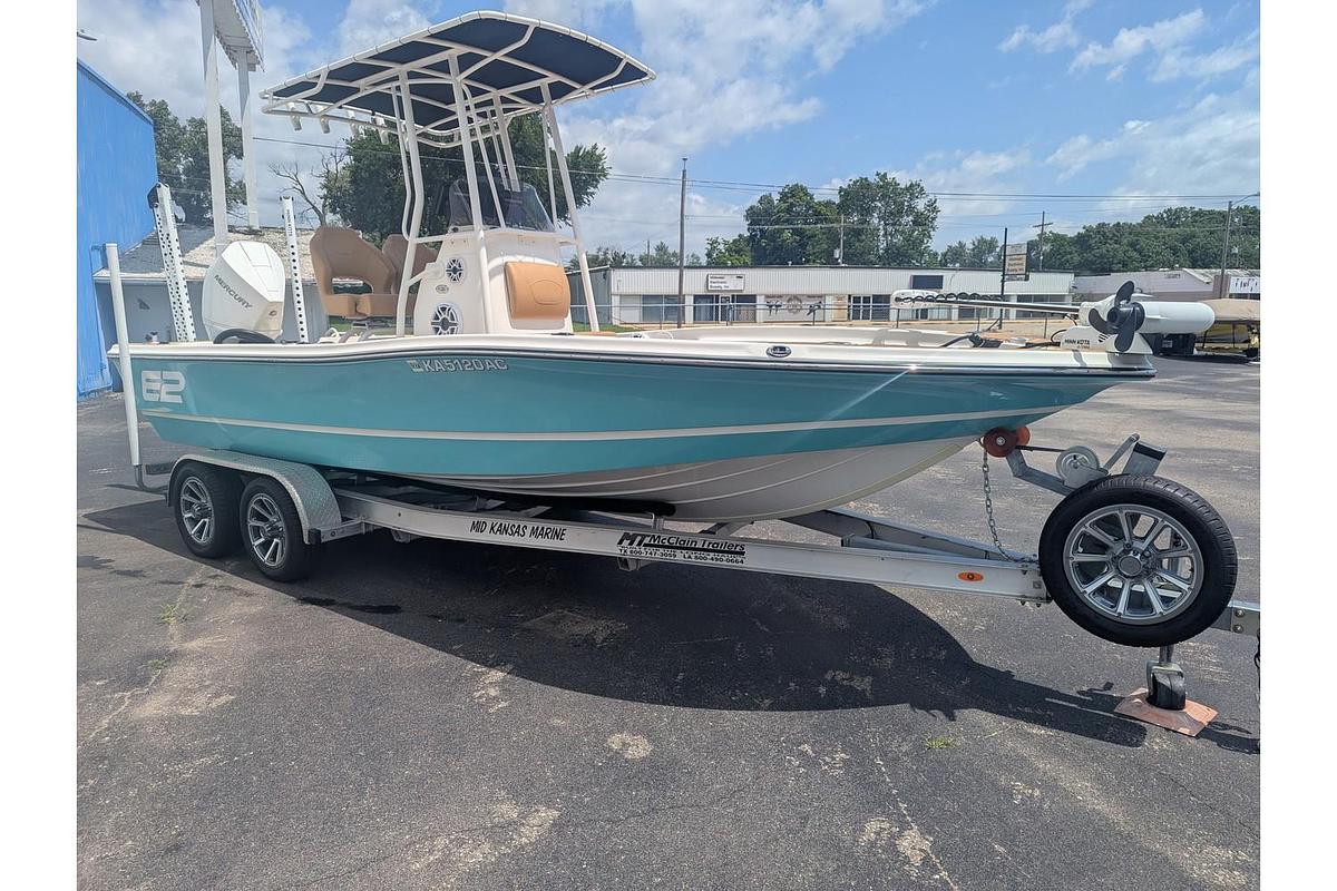 Used 2018 Epic Boats 22 Bay