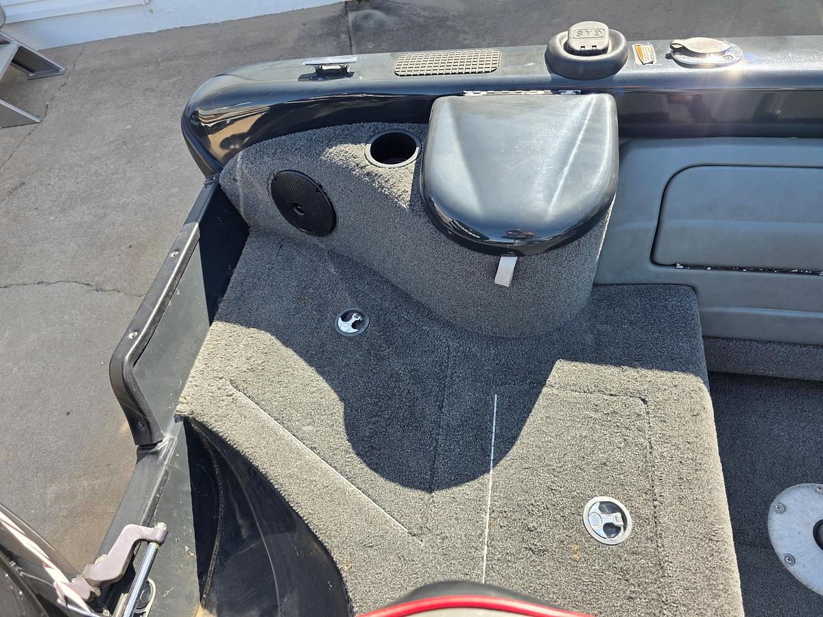 Used 2007 Tracker Tundra 18