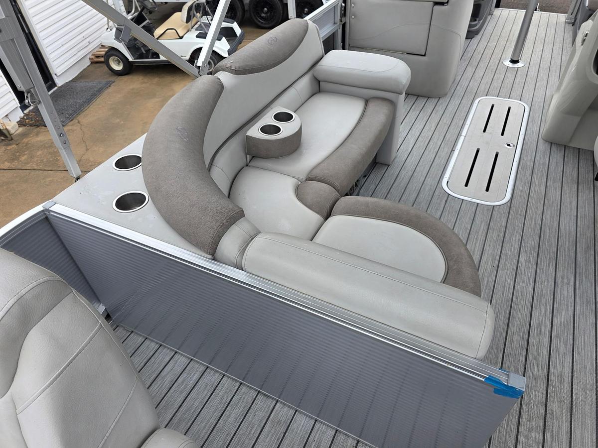 Used 2019 Avalon 2385 Catalina Rear Fish