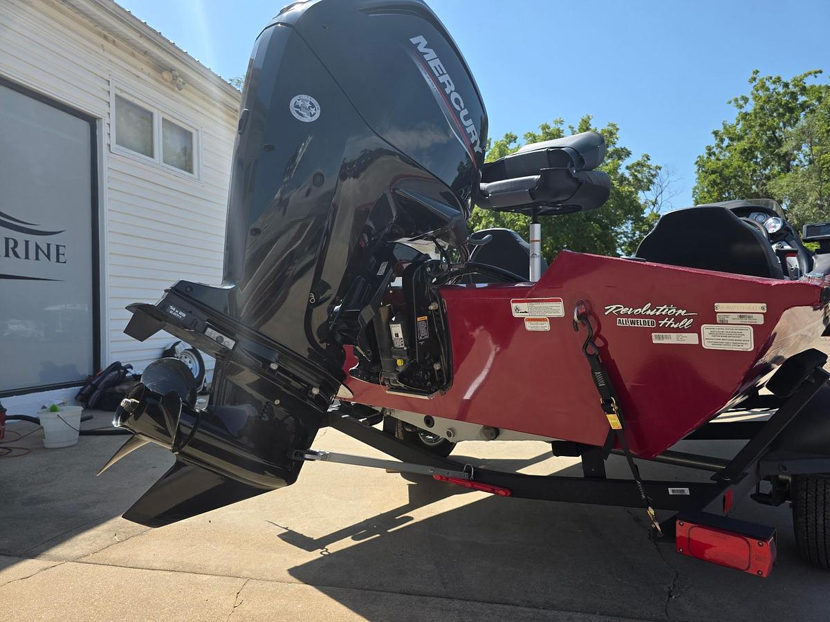 Used 2024 Bass Tracker Pro Team 175