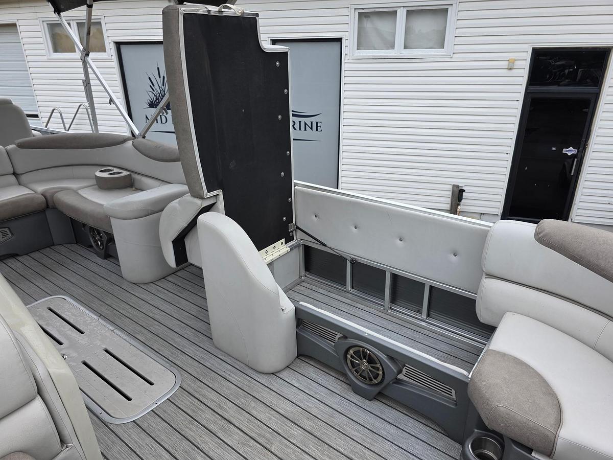 Used 2019 Avalon 2385 Catalina Rear Fish