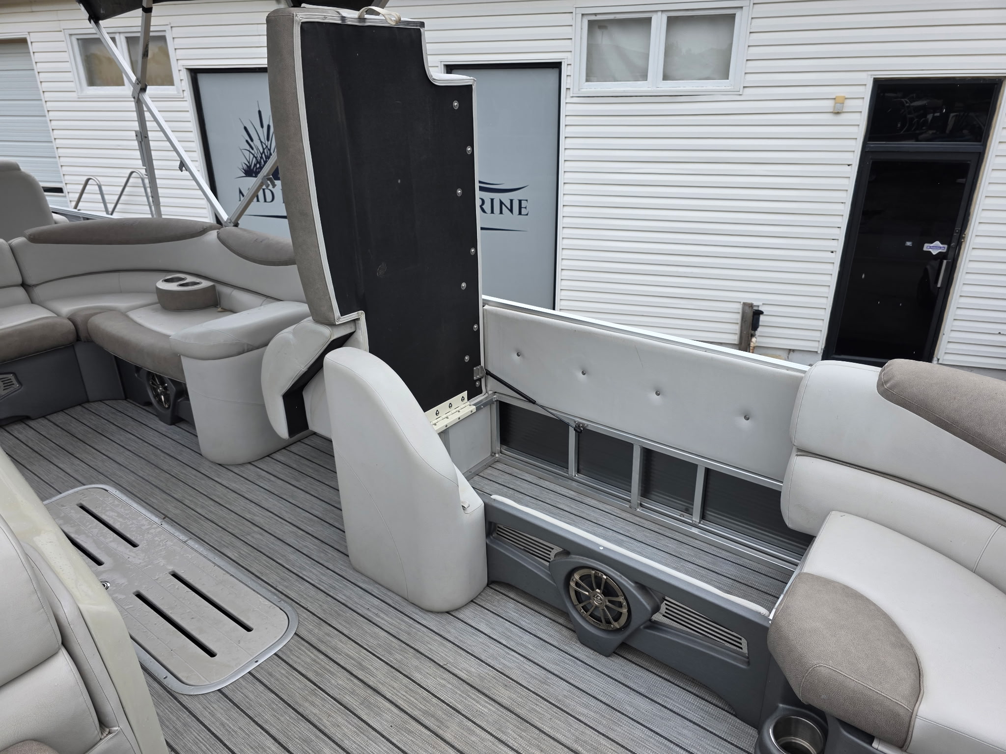 Used 2019 Avalon 2385 Catalina Rear Fish