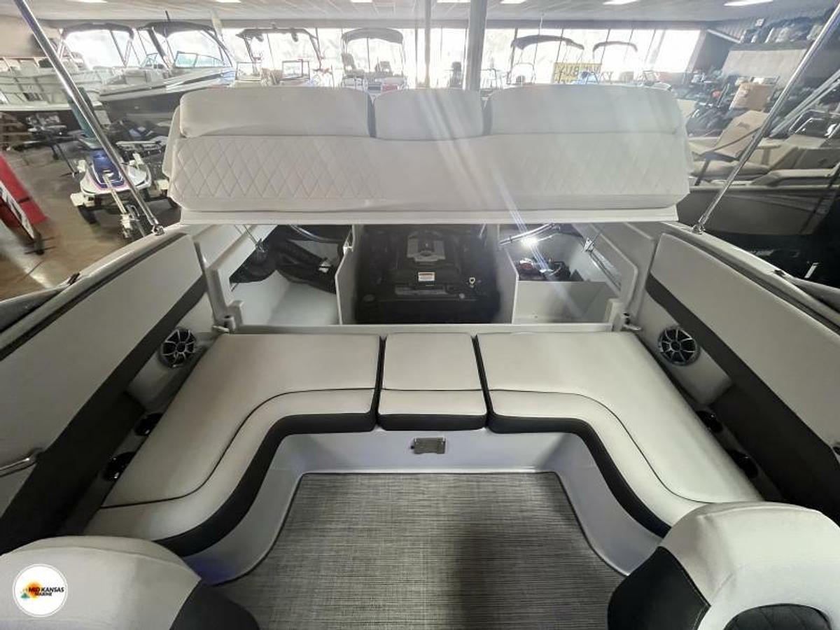 2024 Crownline 220 SS BELOW DEALER INVOICE