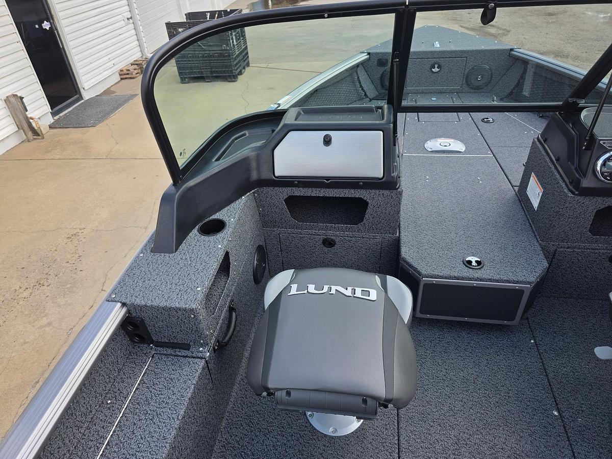 2027 Lund 1775 Impact XS Sport
