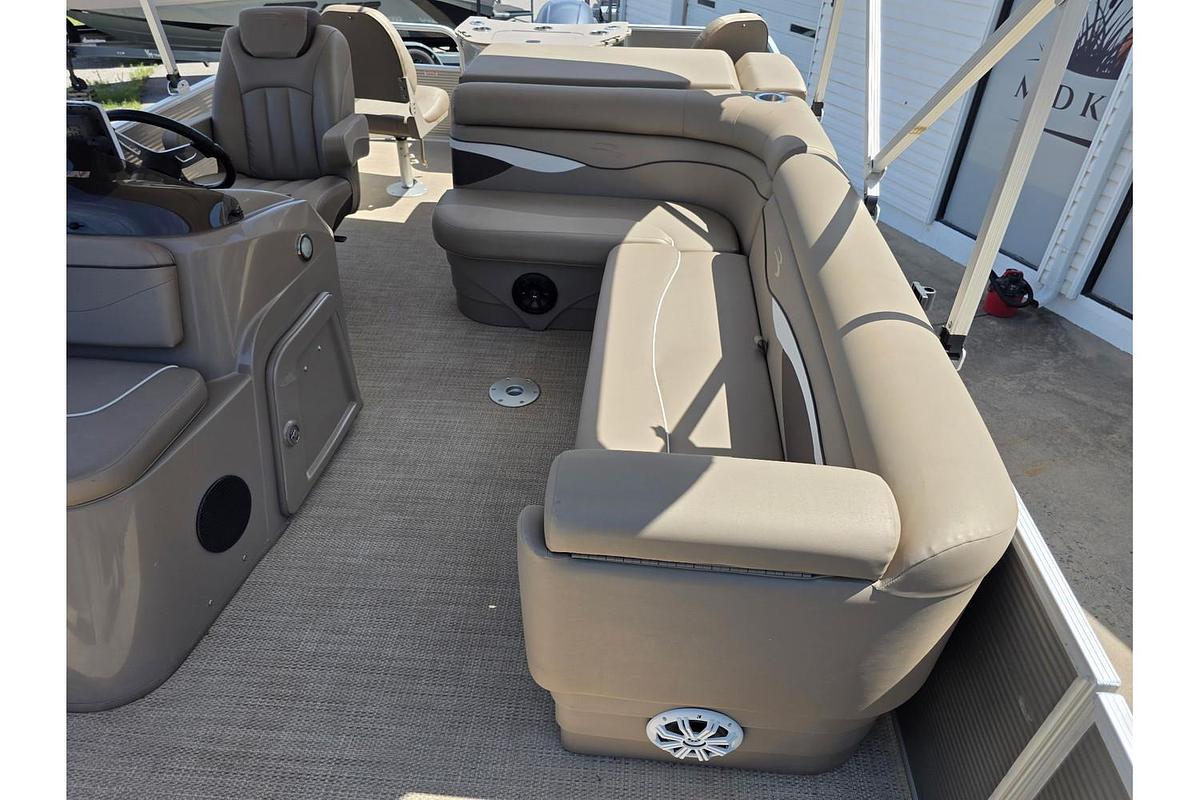 2026 Bentley Pontoons Legacy 223 Navigator Tritoon