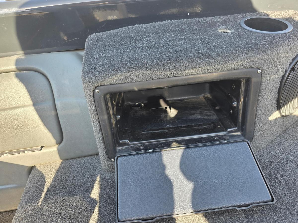 Used 2007 Tracker Tundra 18
