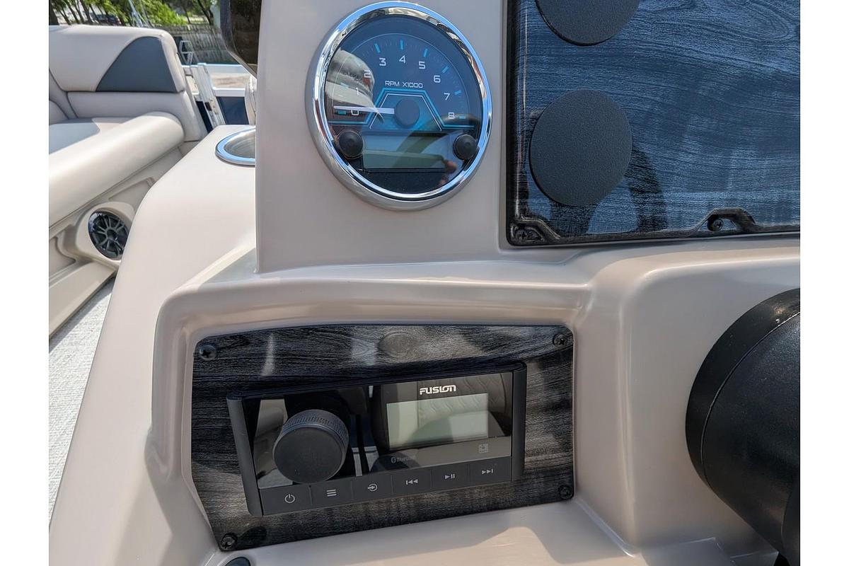 2026 Avalon 2180 Venture Quad Lounger
