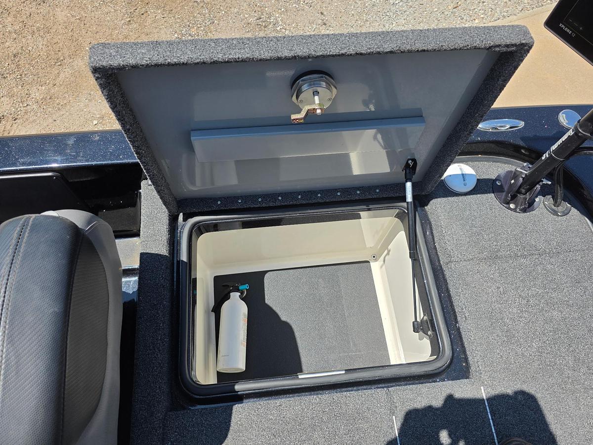 Used 2022 Caymas CX 20