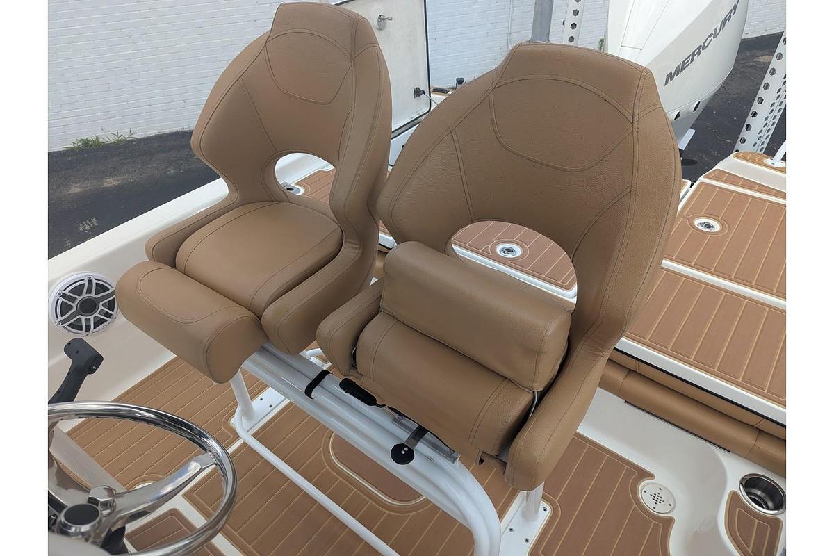 Used 2018 Epic Boats 22 Bay