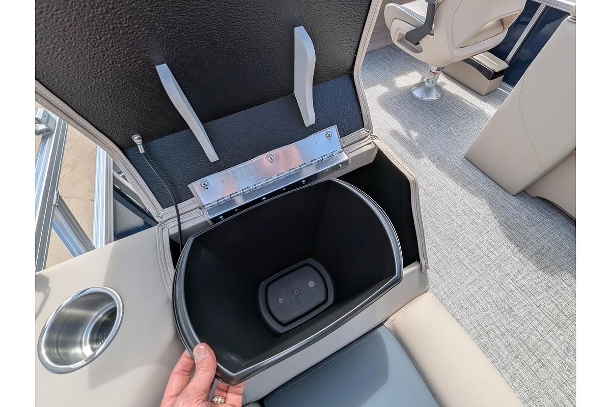 2026 Avalon 2180 Venture Quad Lounger