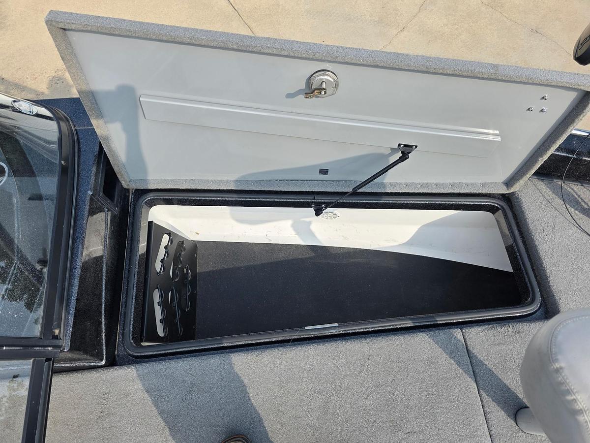 Used 2023 Caymas DV 22