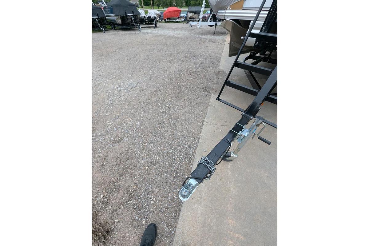 Used 2022 Avalon 2285 LSZ Cruise Rear Bench