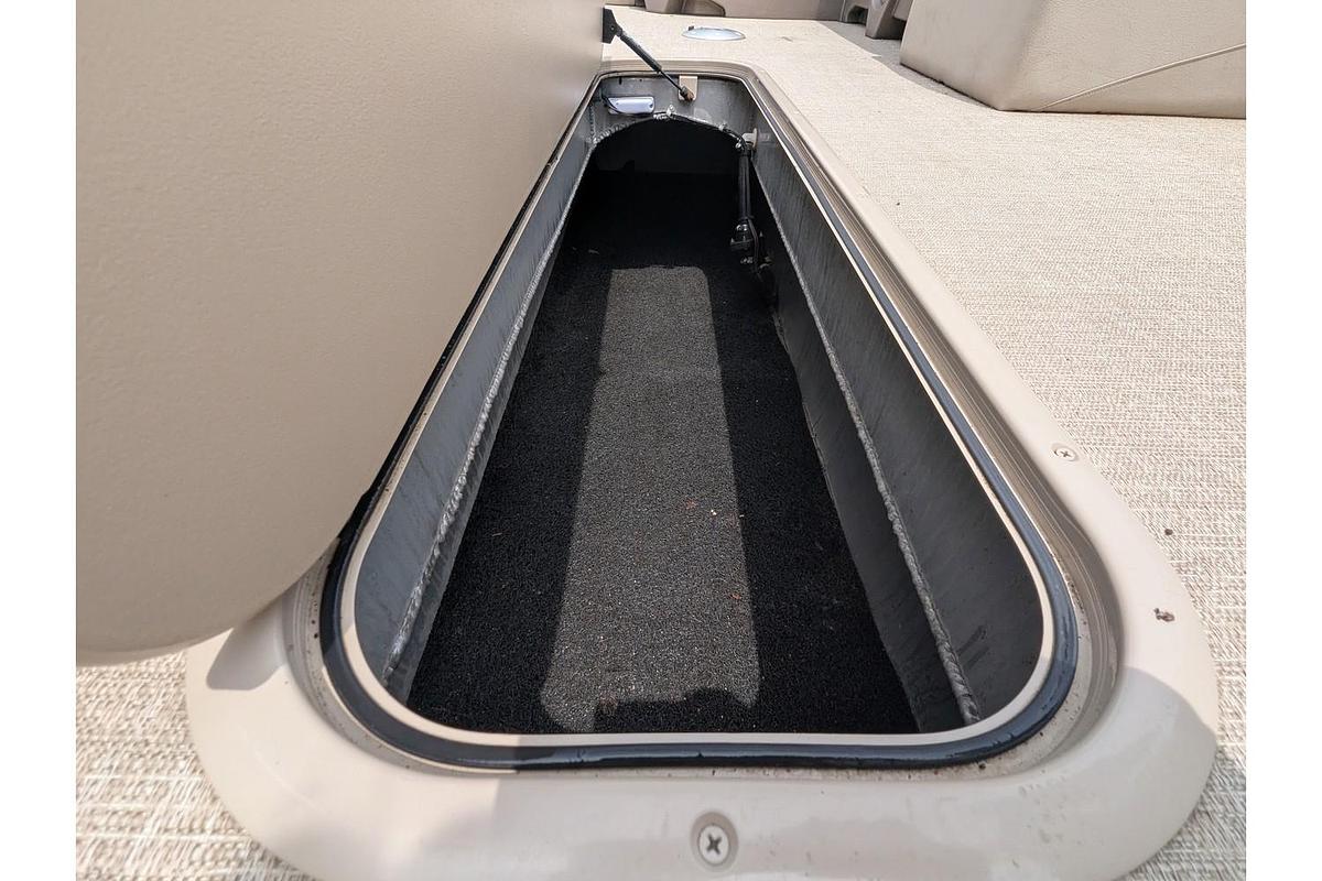 Used 2022 Avalon 2285 LSZ Cruise Rear Bench