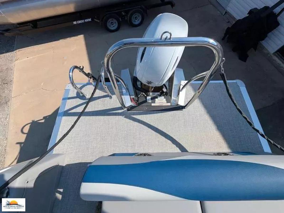 2026 Avalon 2185 LSZ Cruise Rear Bench Tritoon