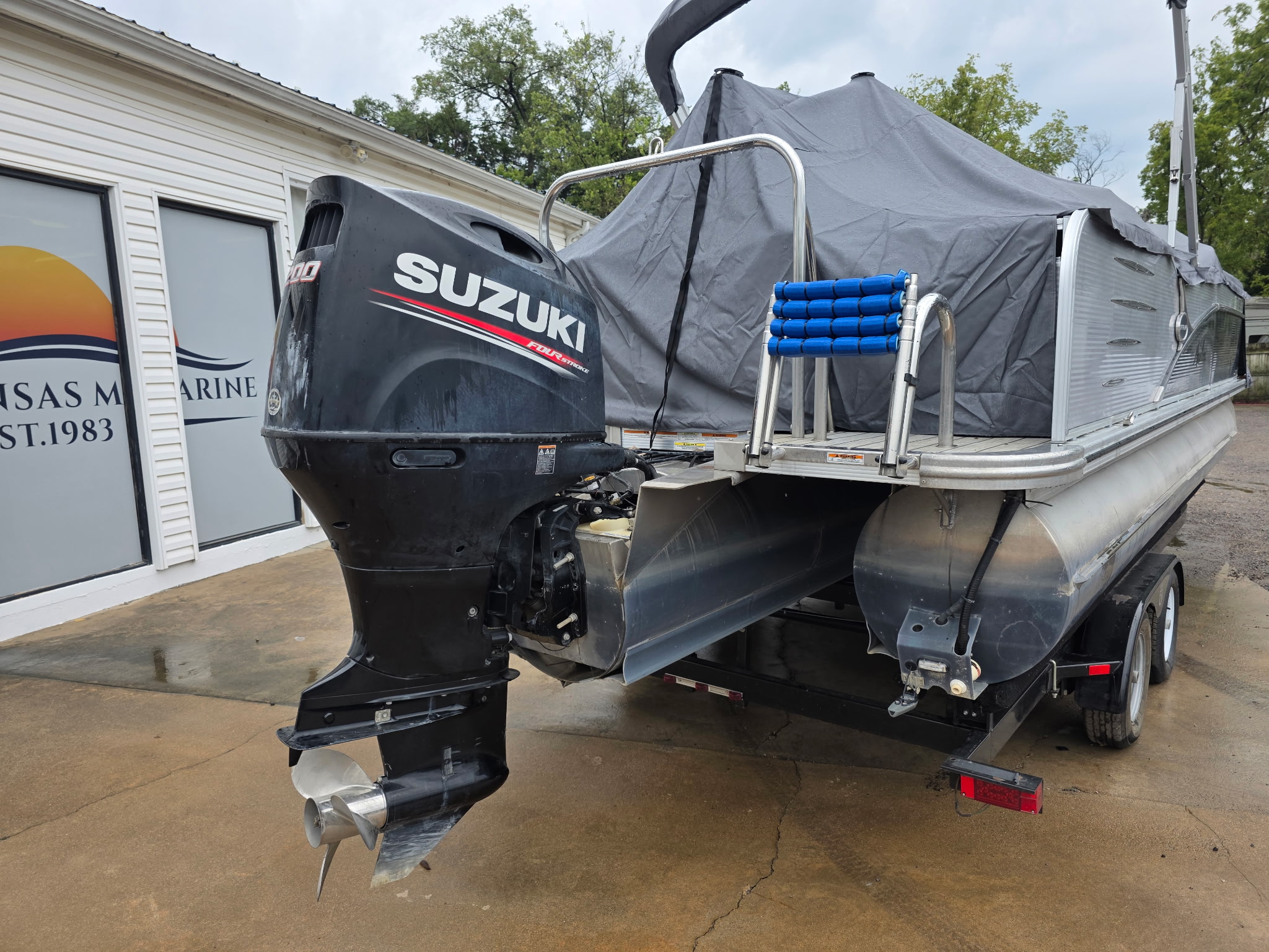 Used 2019 Avalon 2385 Catalina Rear Fish