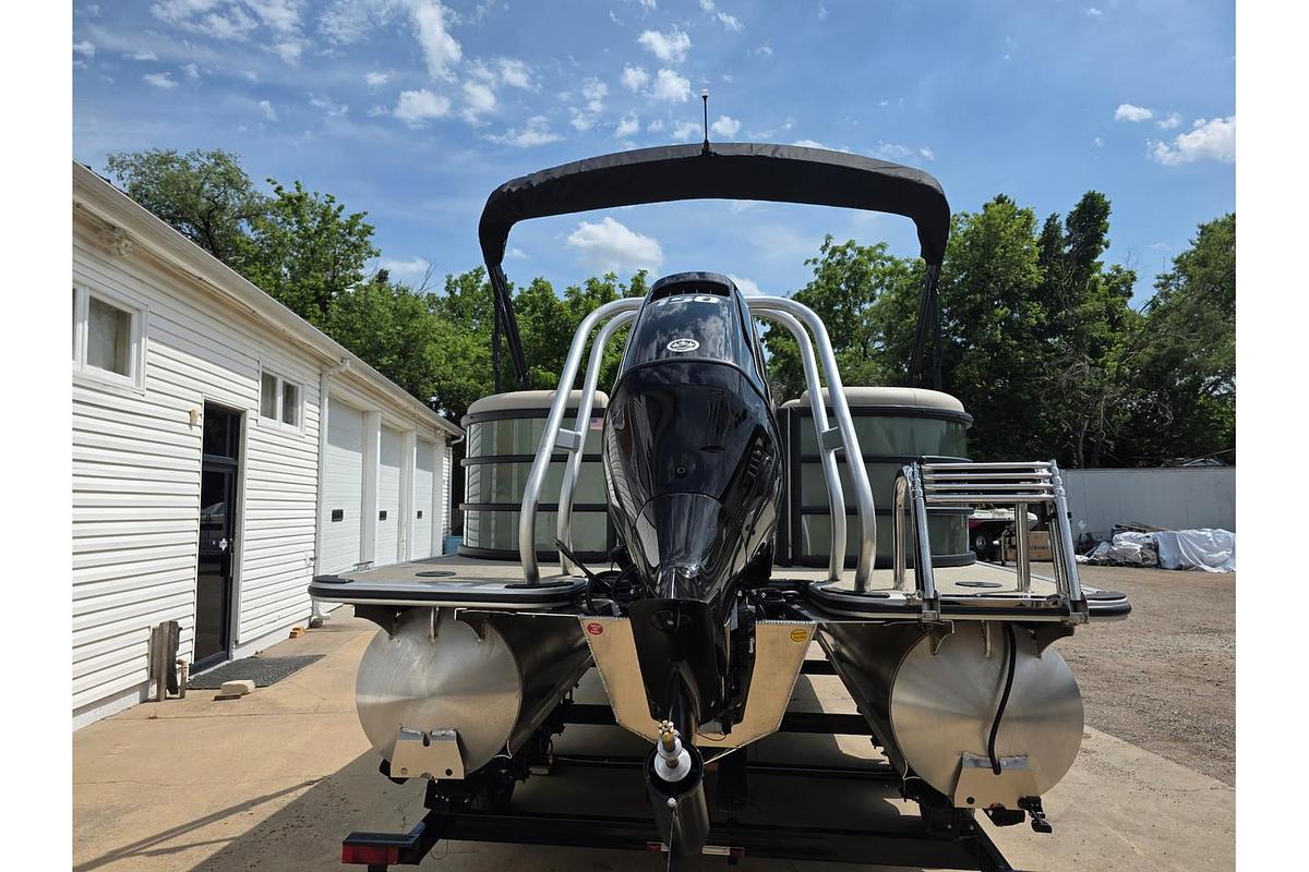 2026 Bentley Pontoons Legacy 223 Navigator Tritoon
