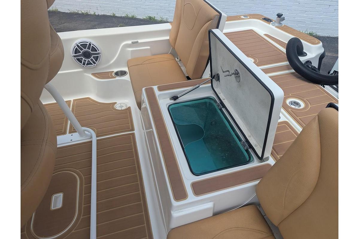 Used 2018 Epic Boats 22 Bay