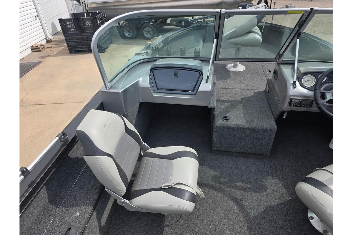 Used 2014 Lowe Fishing Machine 17