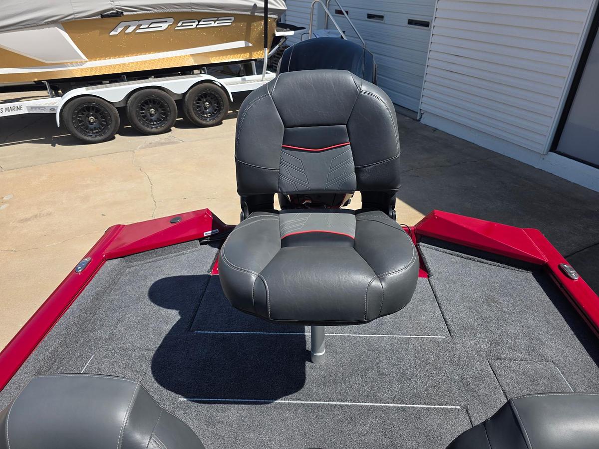 Used 2024 Bass Tracker Pro Team 175