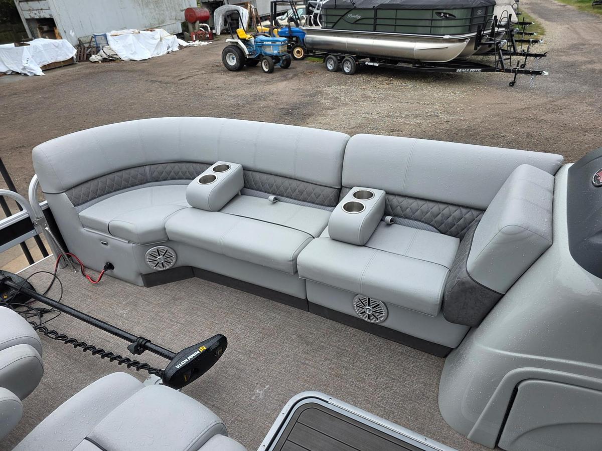 Used 2023 Ranger RP 223 FC Tritoon