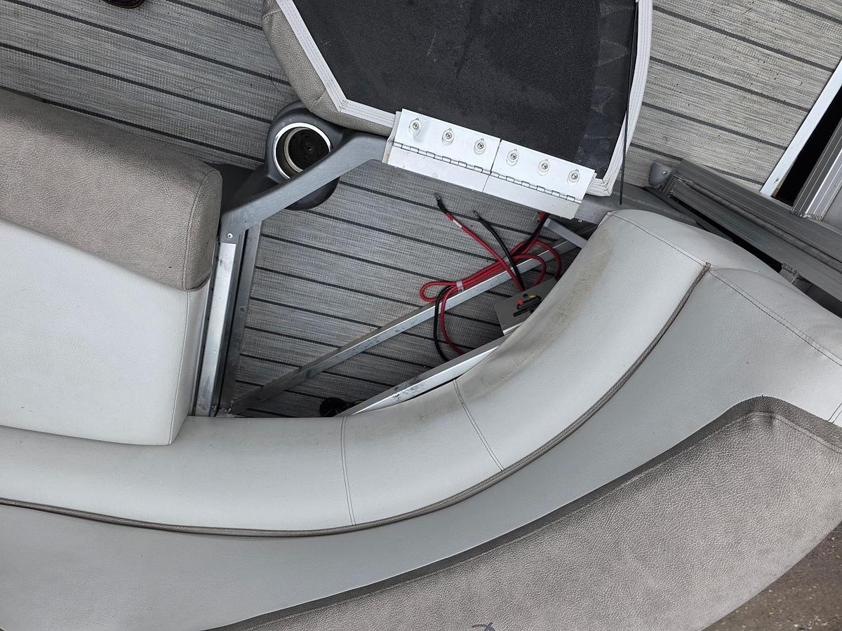 Used 2019 Avalon 2385 Catalina Rear Fish
