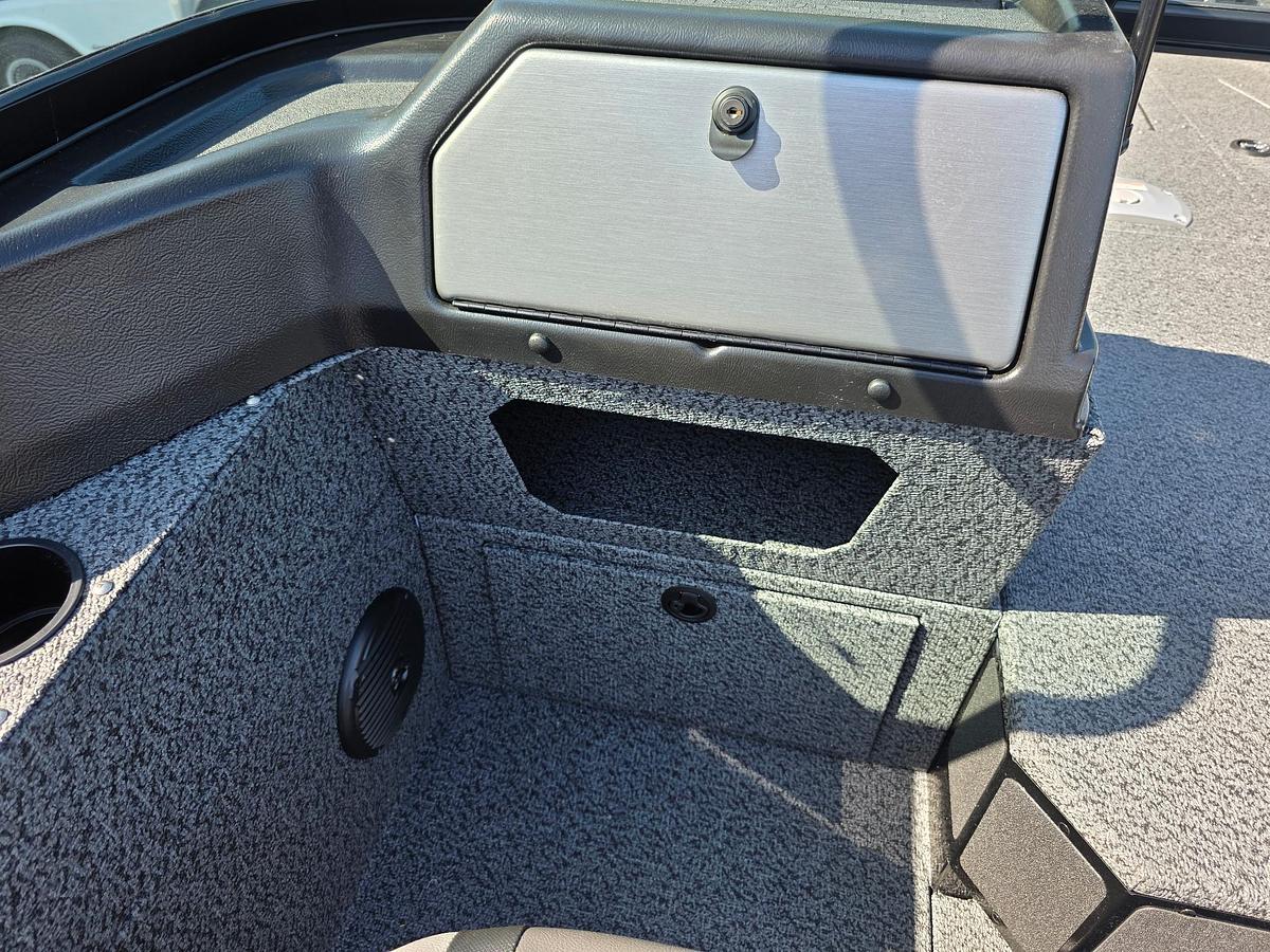 2027 Lund 1875 Impact XS Sport