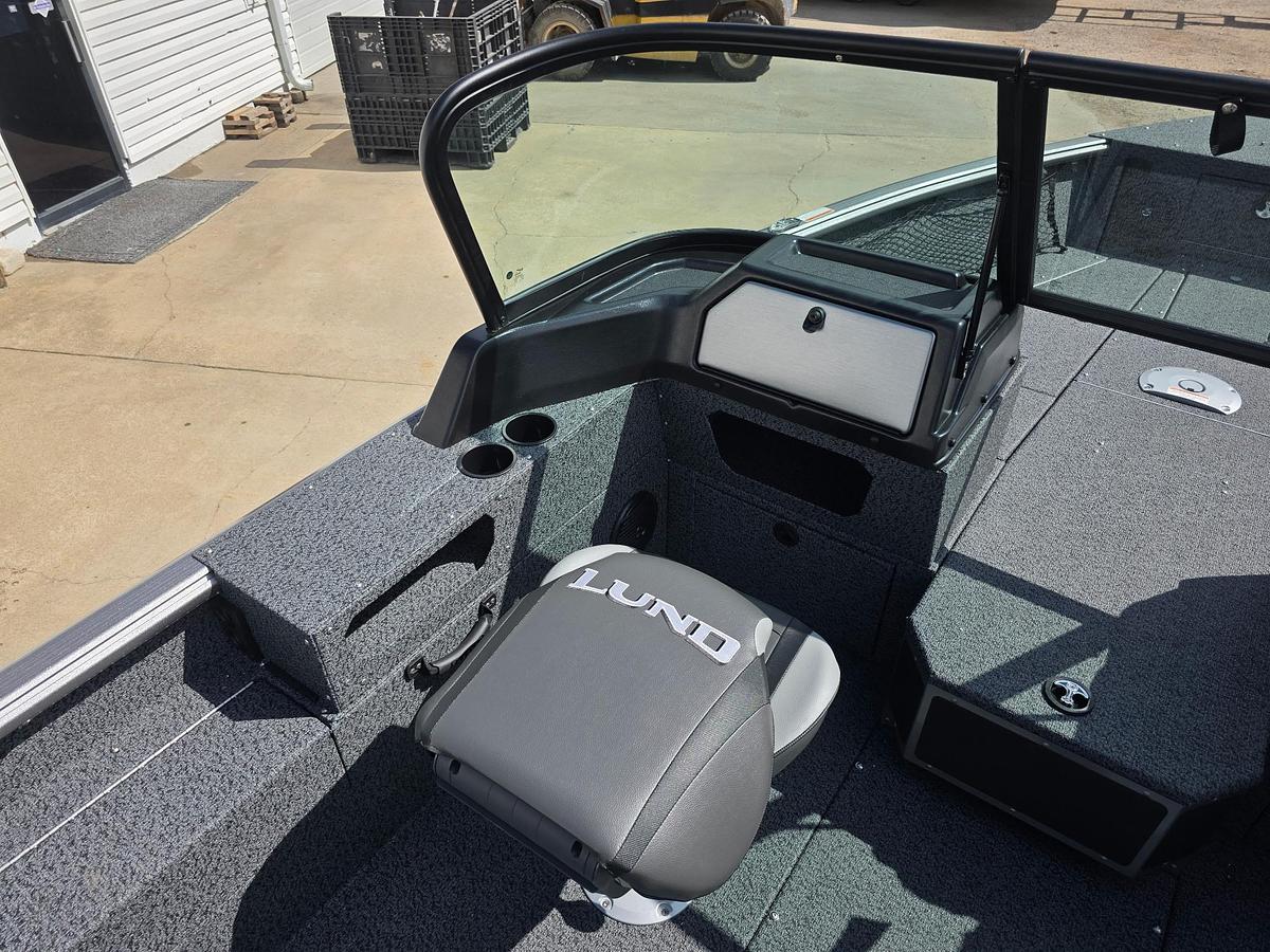 2027 Lund 1875 Impact XS Sport
